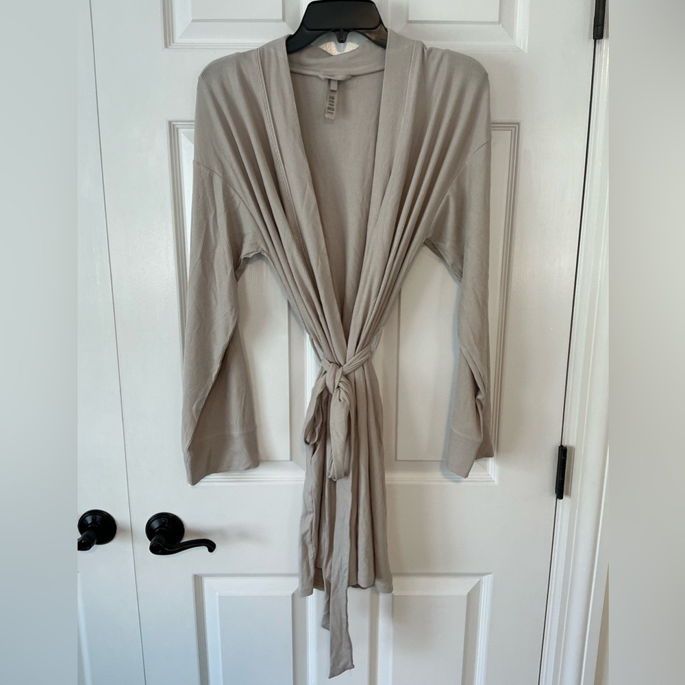SKIMS Soft Lounge Robe | Stone | Size M - Picture 2 of 4